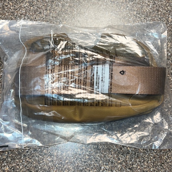 NWT Lululemon Everywhere Belt Bag - Picture 7 of 7